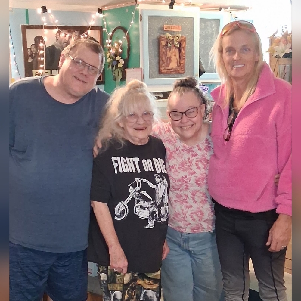 Meet your Posher, Wendy see our pictures - Picture 3 of 17